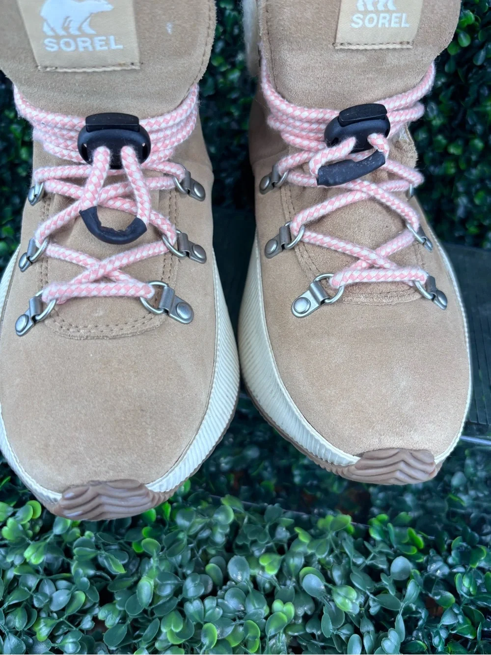 SOREL OUT ‘N ABOUT CONQUEST BOOTS WITH FLEECE COLLARS (Size 6 US)